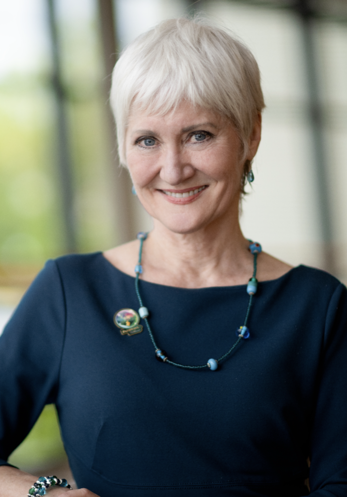 Rebecca P. Murray Cat 6 Headshot